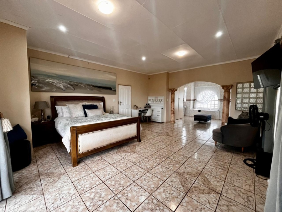 4 Bedroom Property for Sale in Safari Gardens North West